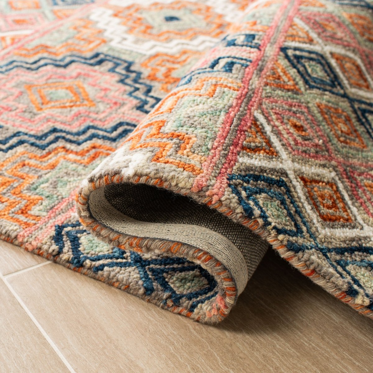 Safavieh Aspen Apn279P Orange/Fuchsia Rugs.