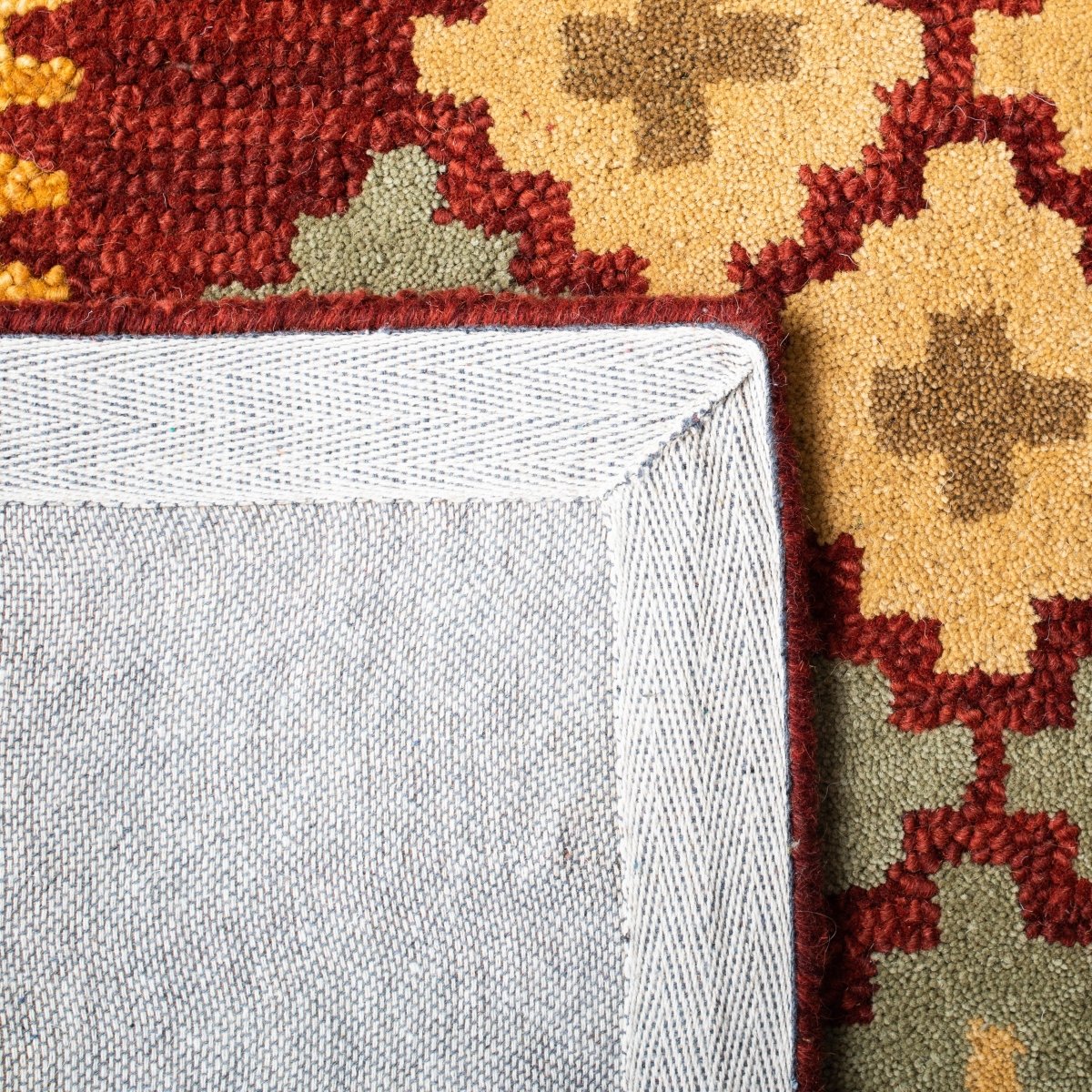 Safavieh Aspen Apn403Q Red/Gold Rugs.
