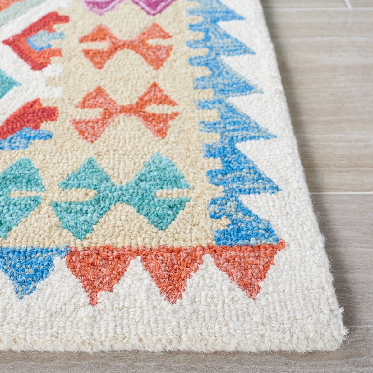 Safavieh Aspen Apn410A Ivory/Red Rug.