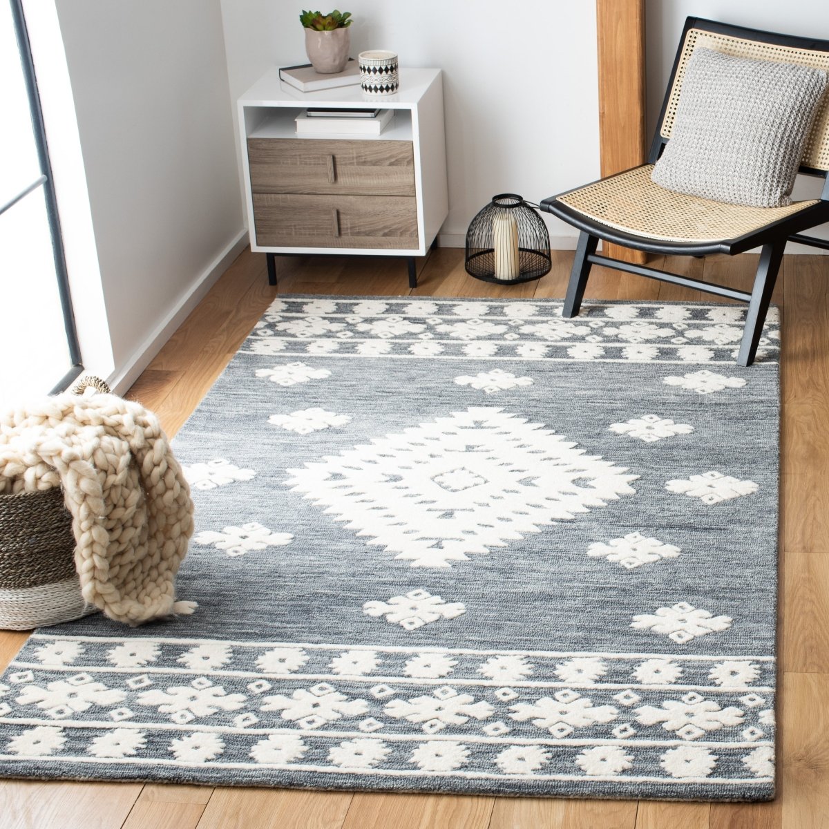 Safavieh Aspen Apn550F Dark Grey/Ivory Rugs.