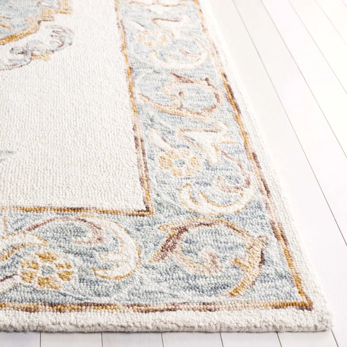 Safavieh Aspen 4'-0" x 6'-0" Rug in Ivory / Light Grey