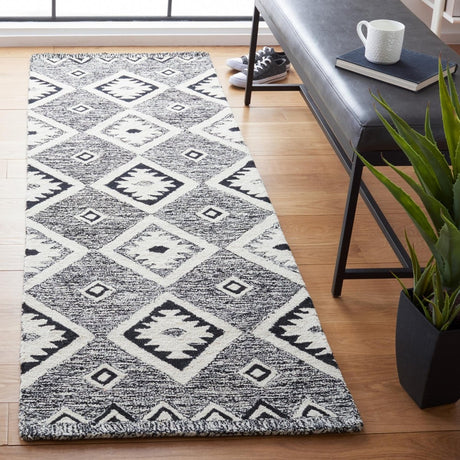 Safavieh Aspen Apn814Z Black/Ivory Rug.