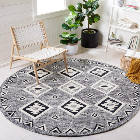 Safavieh Aspen Apn814Z Black/Ivory Rug.