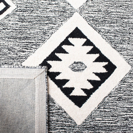 Safavieh Aspen Apn814Z Black/Ivory Rug.