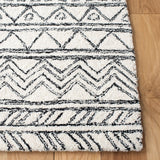 Safavieh Aspen Apn821A Ivory/Black Rug.