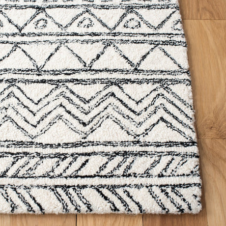 Safavieh Aspen Apn821A Ivory/Black Rug.