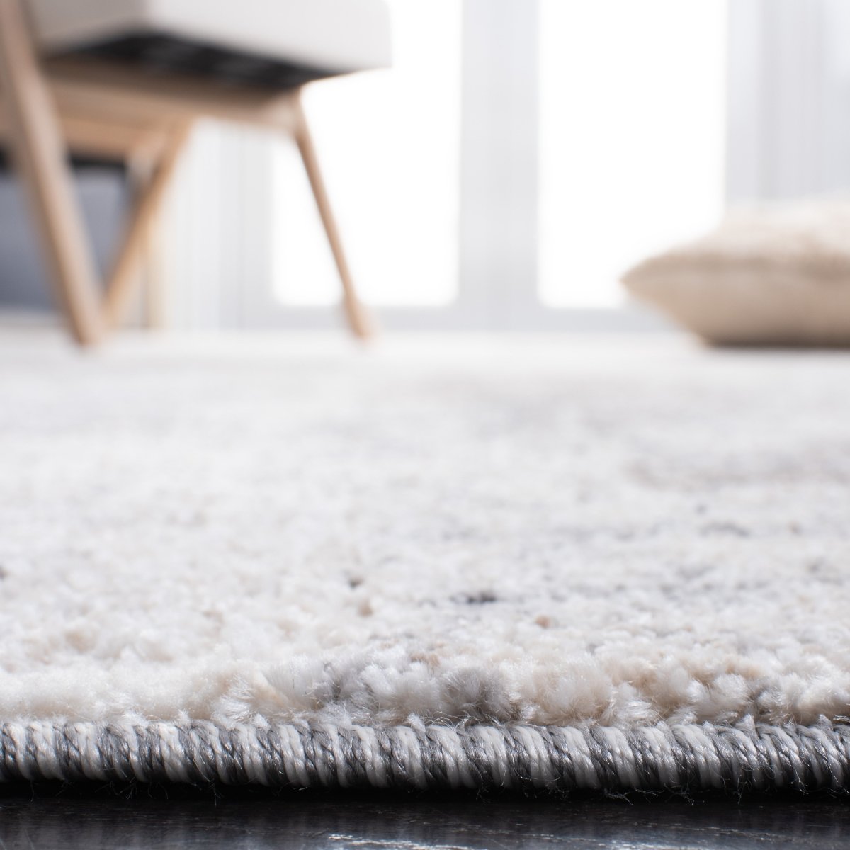 Safavieh Aston Asn710A Ivory/Grey Rug.