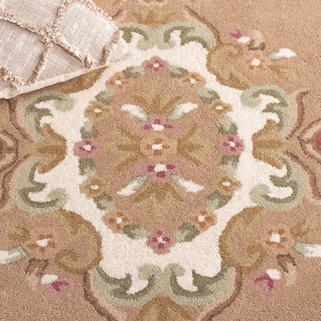 Safavieh Aubusson Aub301B Beige/Ivory Rug.