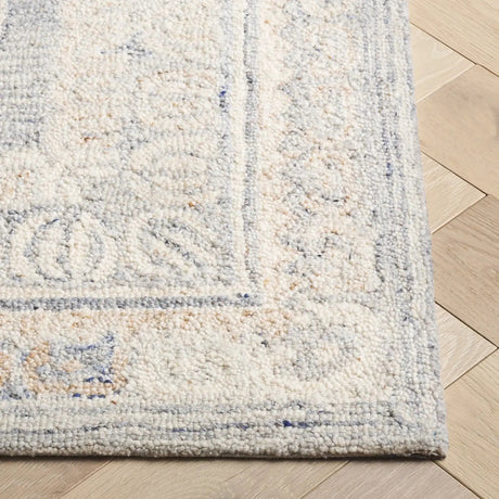 Safavieh Aubusson 4'-0" x 6'-0" Rug in Grey / Ivory