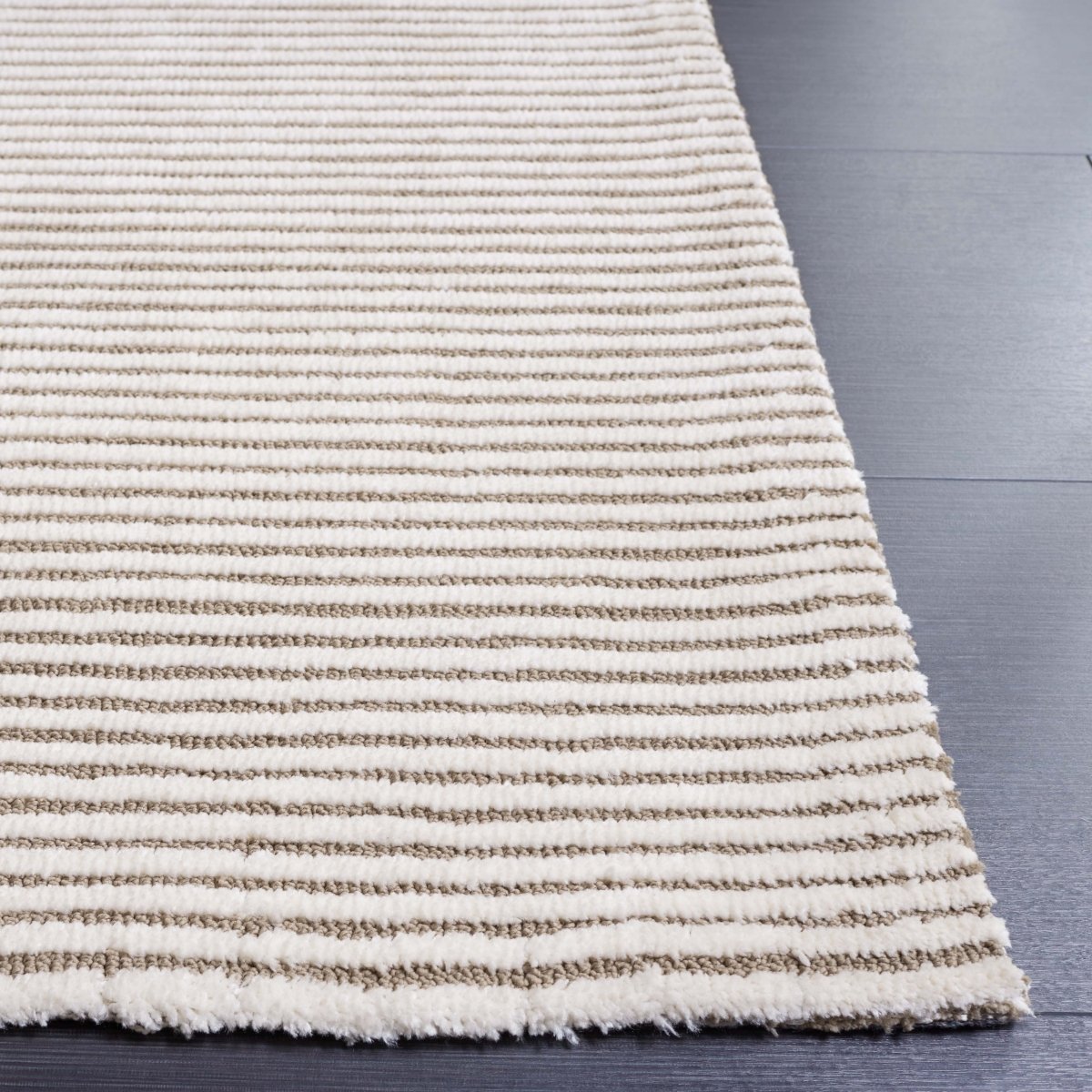 Safavieh Audrey Aud101H Ivory/Dark Grey Rug.