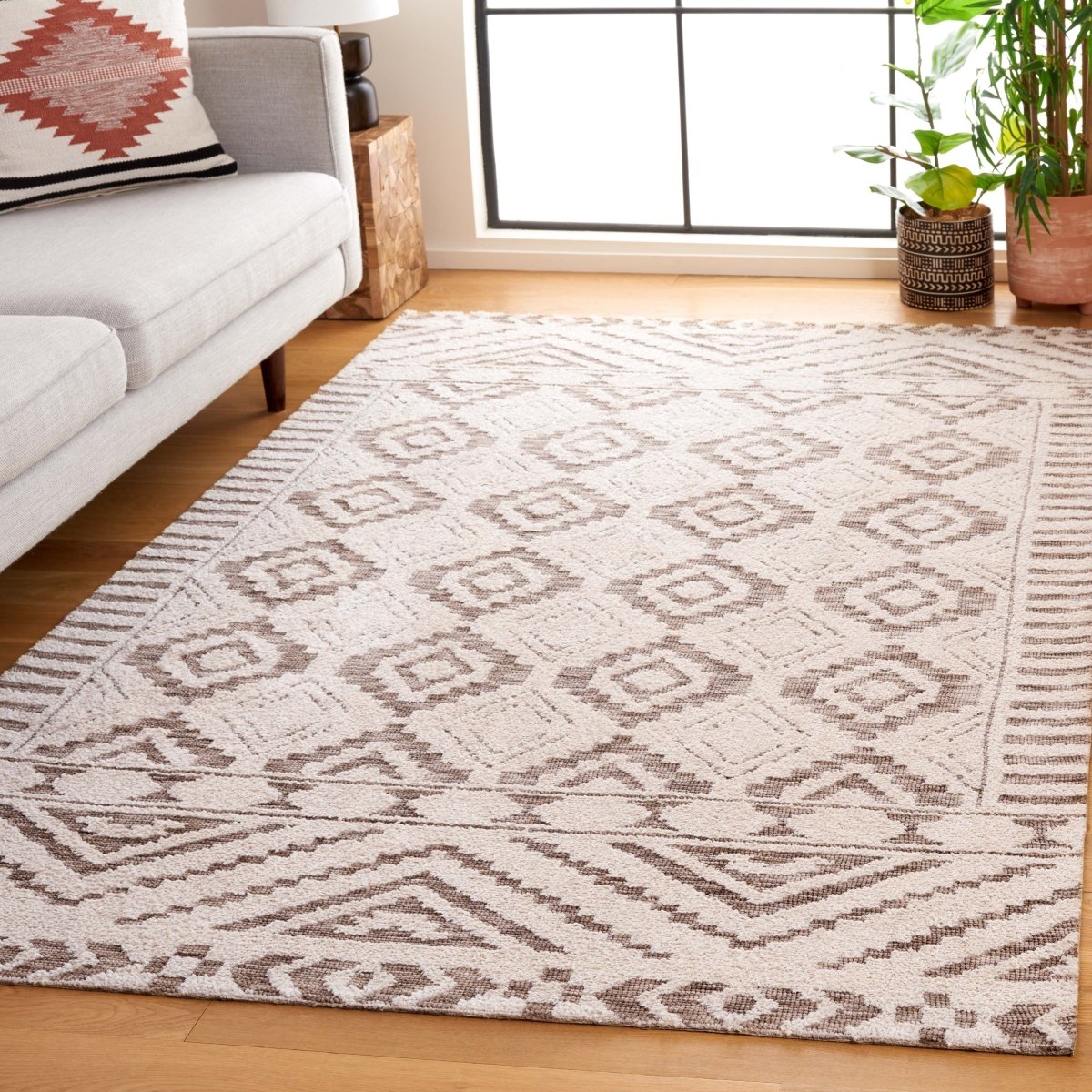 Safavieh Audrey Aud202B Ivory/Beige Rug.