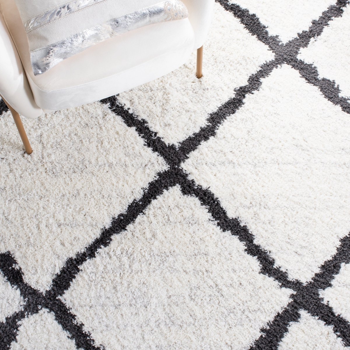 Safavieh August Shag Aug502A Ivory/Black Rugs.