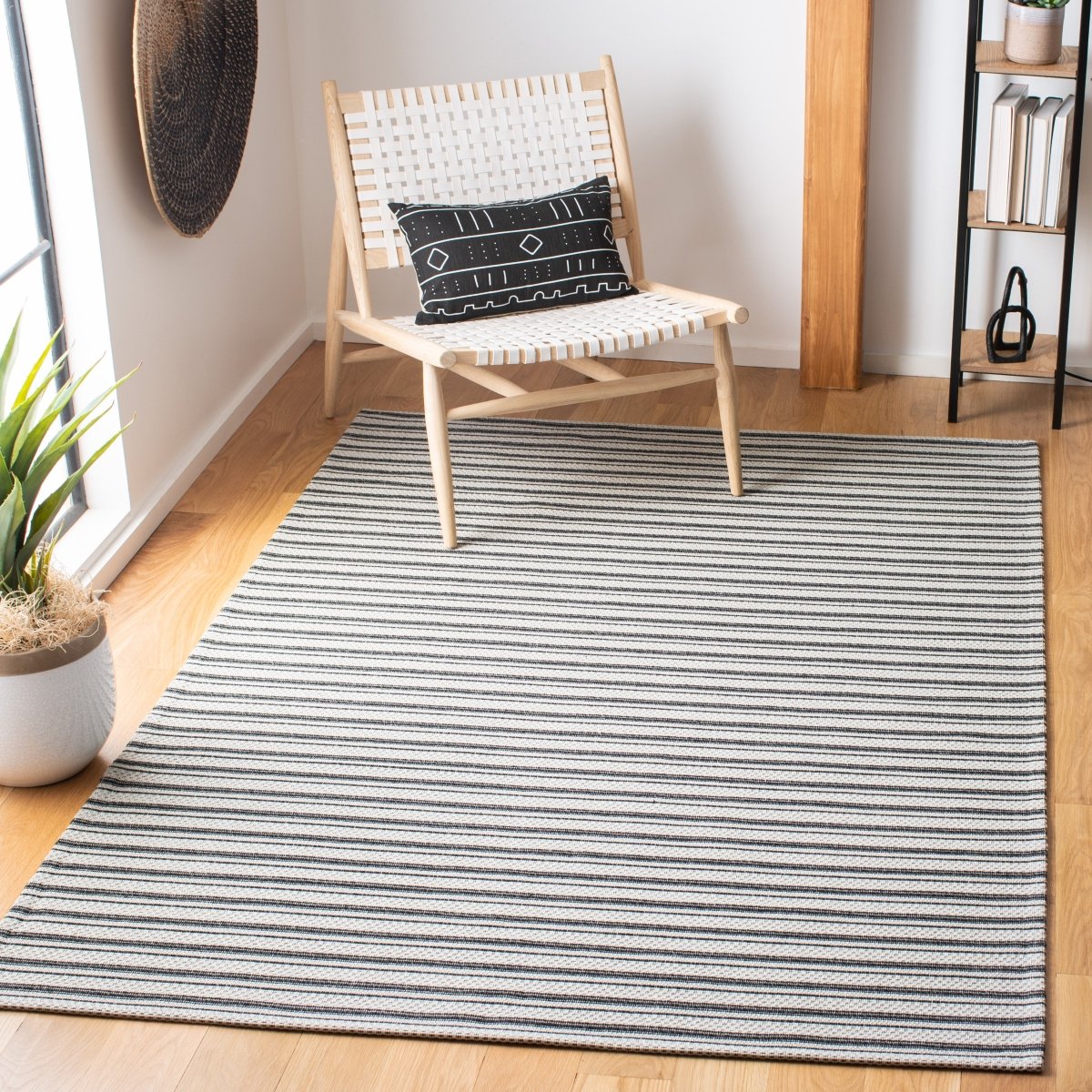 Safavieh Augustine Agt419H Black/Light Grey Rugs.