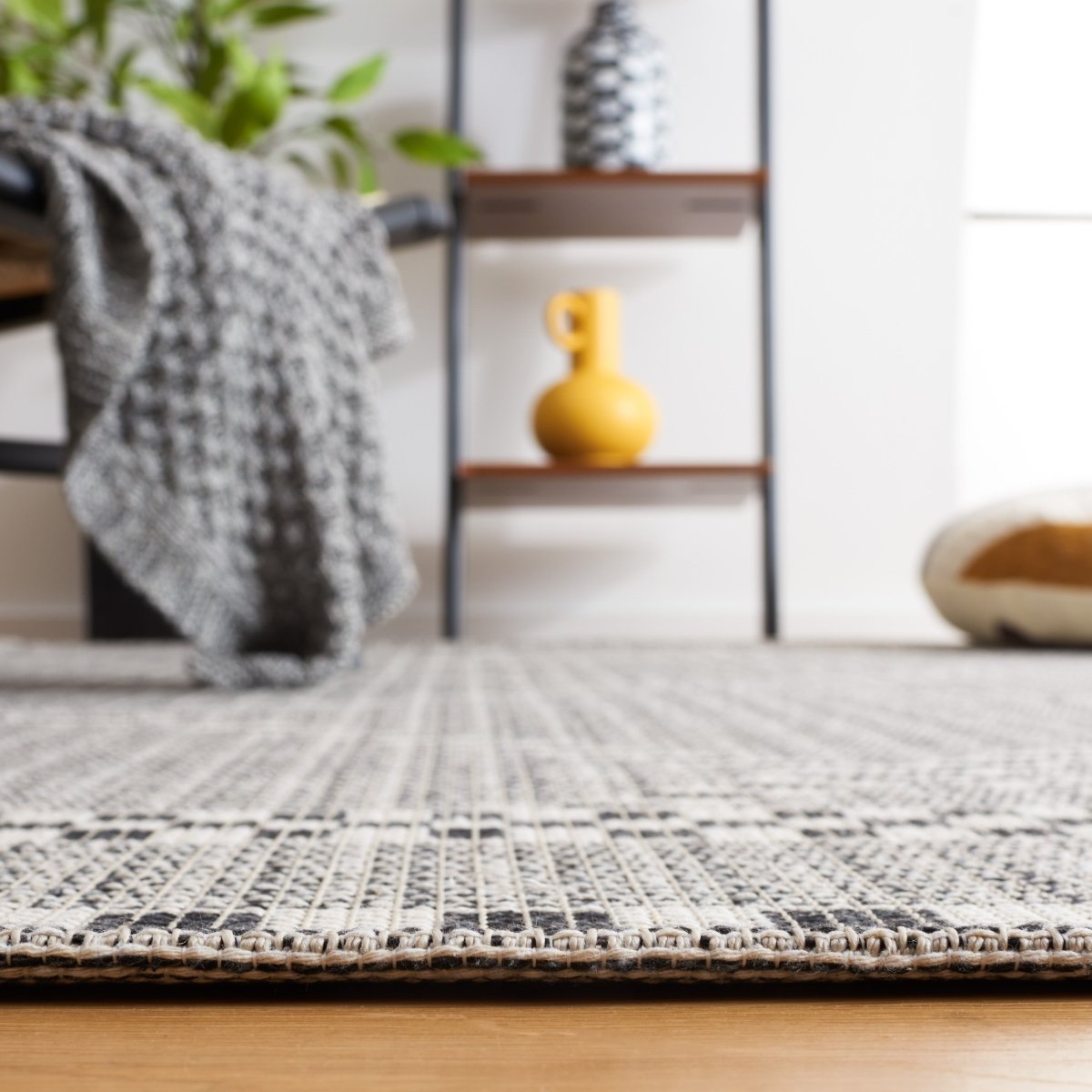 Safavieh Augustine Agt508Z Ivory/Black Rug.