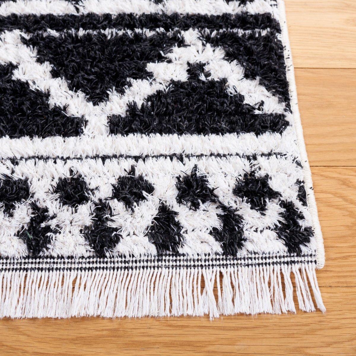 Safavieh Augustine Agt847Z Black/Ivory Rug.