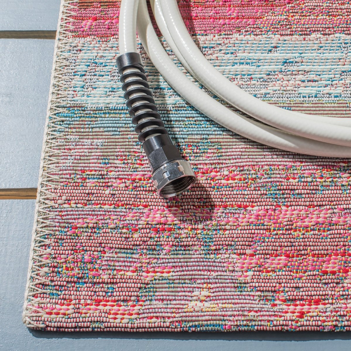 Safavieh Barbados Bar554M Light Blue/Pink Rugs.