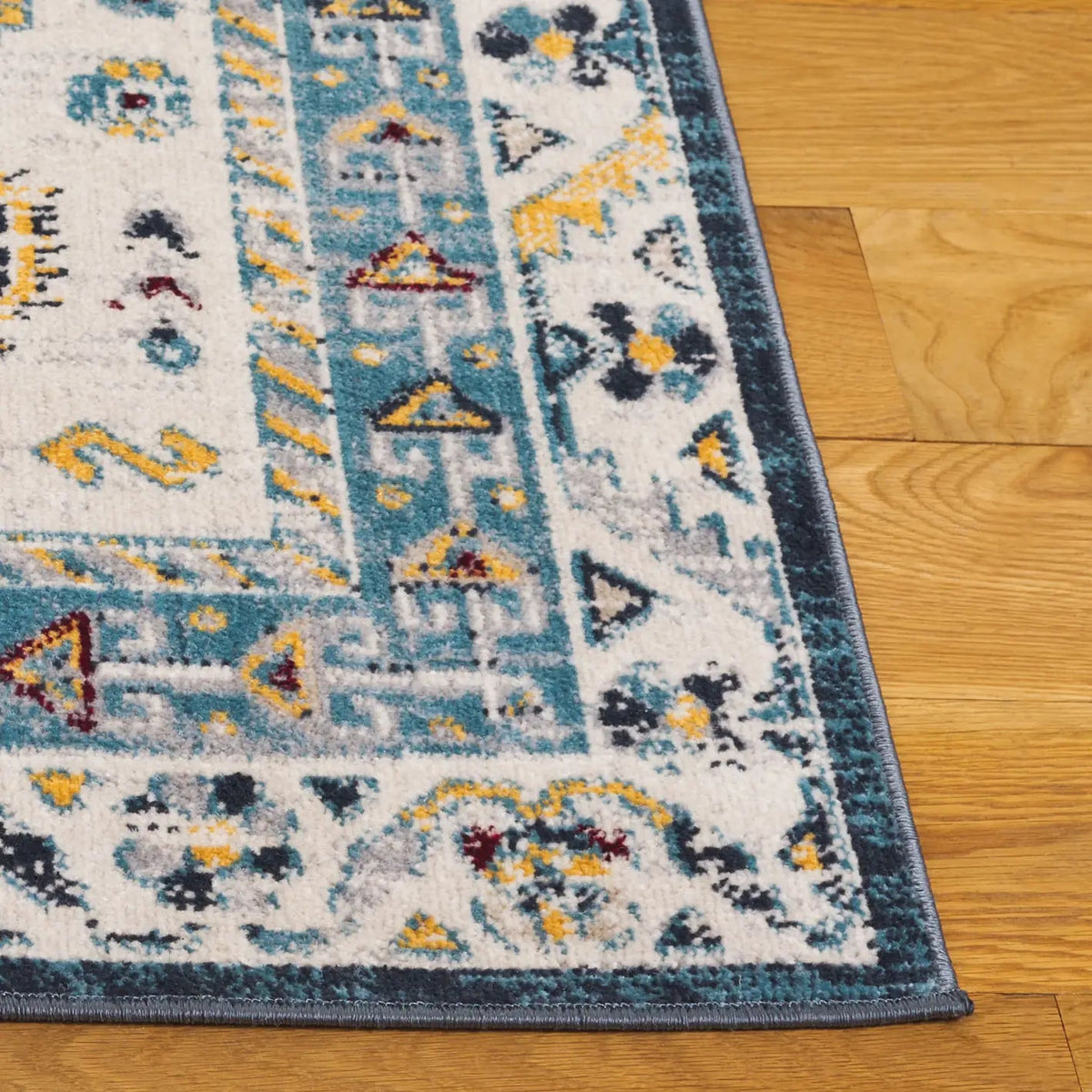 Safavieh Bayside 4'-0" x 6'-0" Rug in Navy / Blue