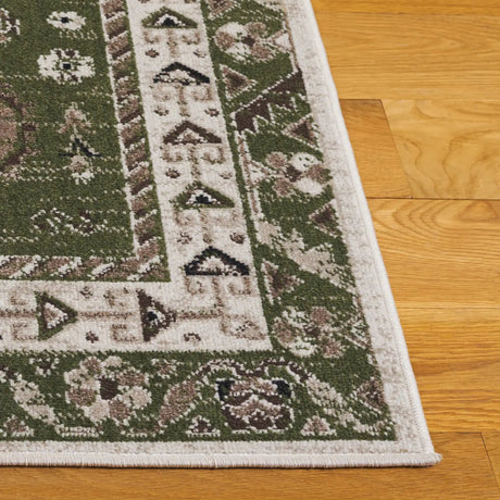 Safavieh Bayside 4'-0" x 6'-0" Rug in Green / Beige
