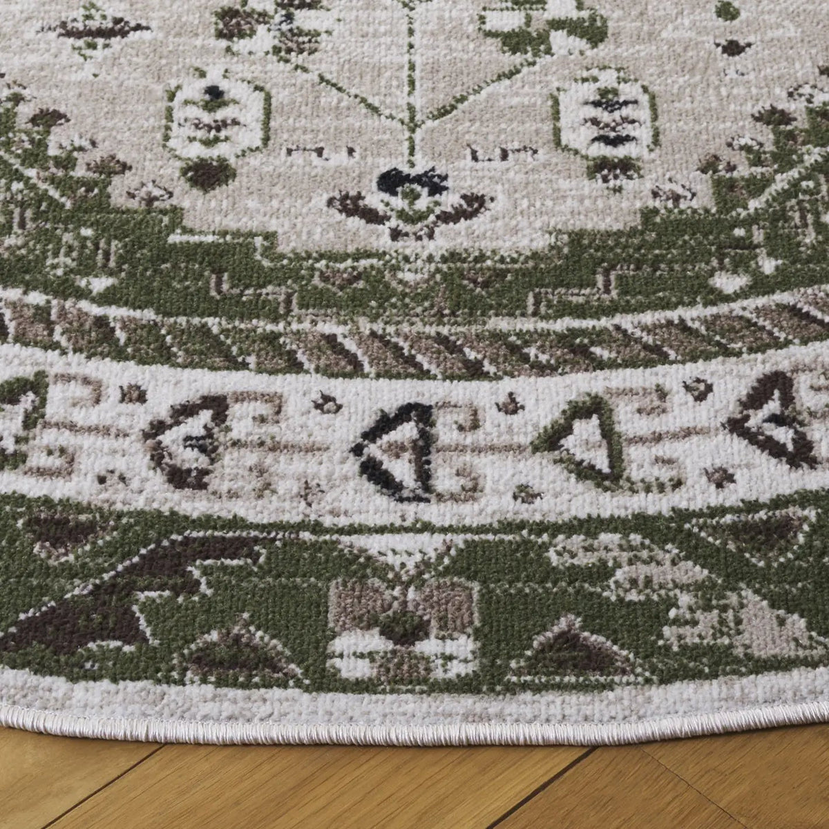 Safavieh Bayside 6'-7" x 6'-7" Rug in Green / Beige