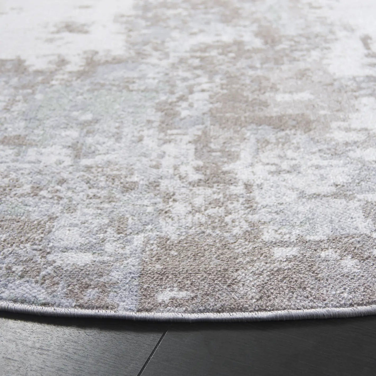 Safavieh Bayside 6'-7" x 6'-7" Rug in Green / Ivory