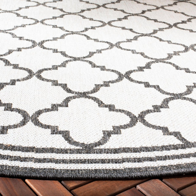 Safavieh Beach House Bhs121A Light Grey/Charcoal Rug.