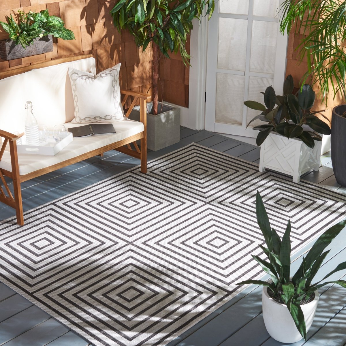 Safavieh Beach House Bhs123A Light Grey/Charcoal Rug.
