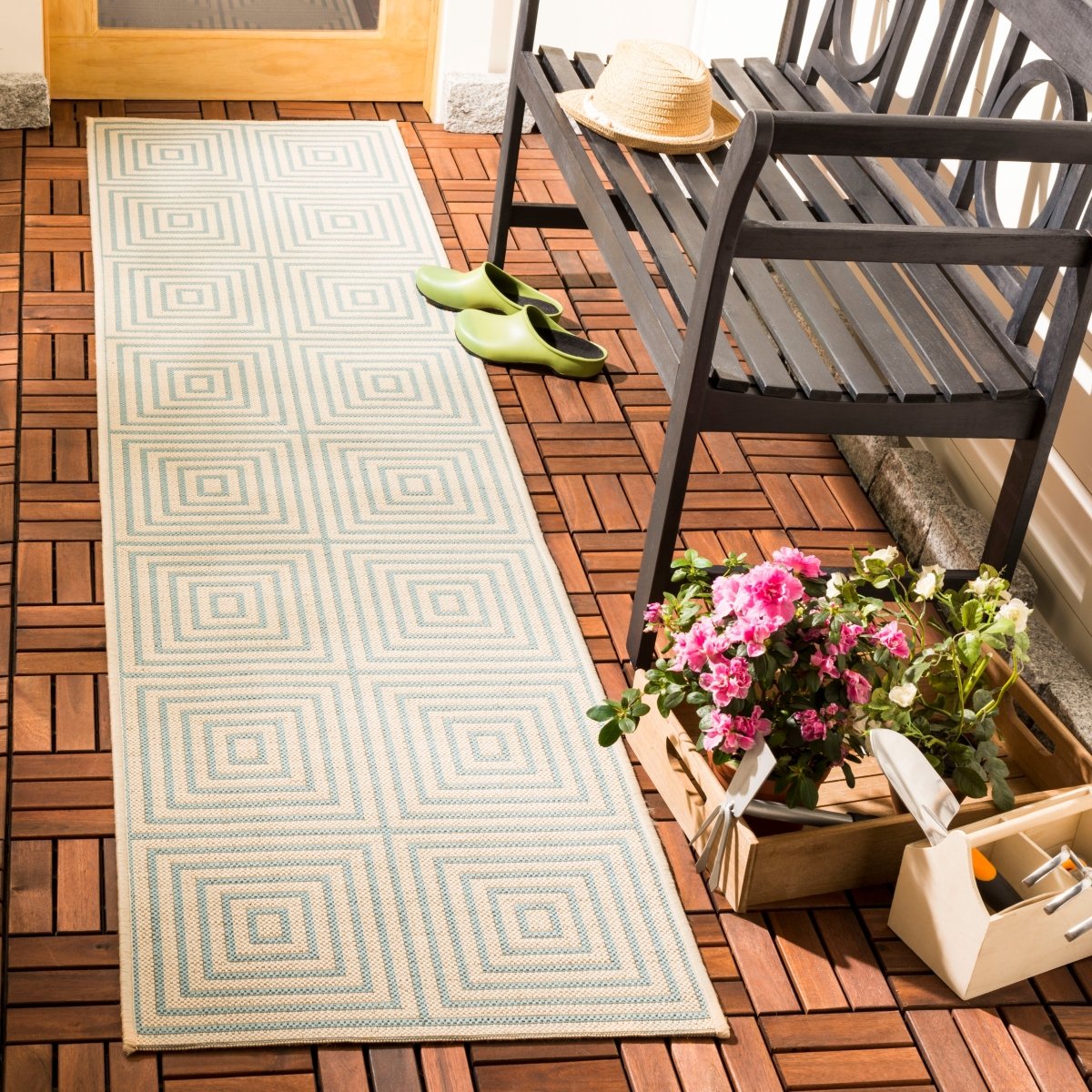 Safavieh Beach House Bhs123L Cream/Aqua Rugs.