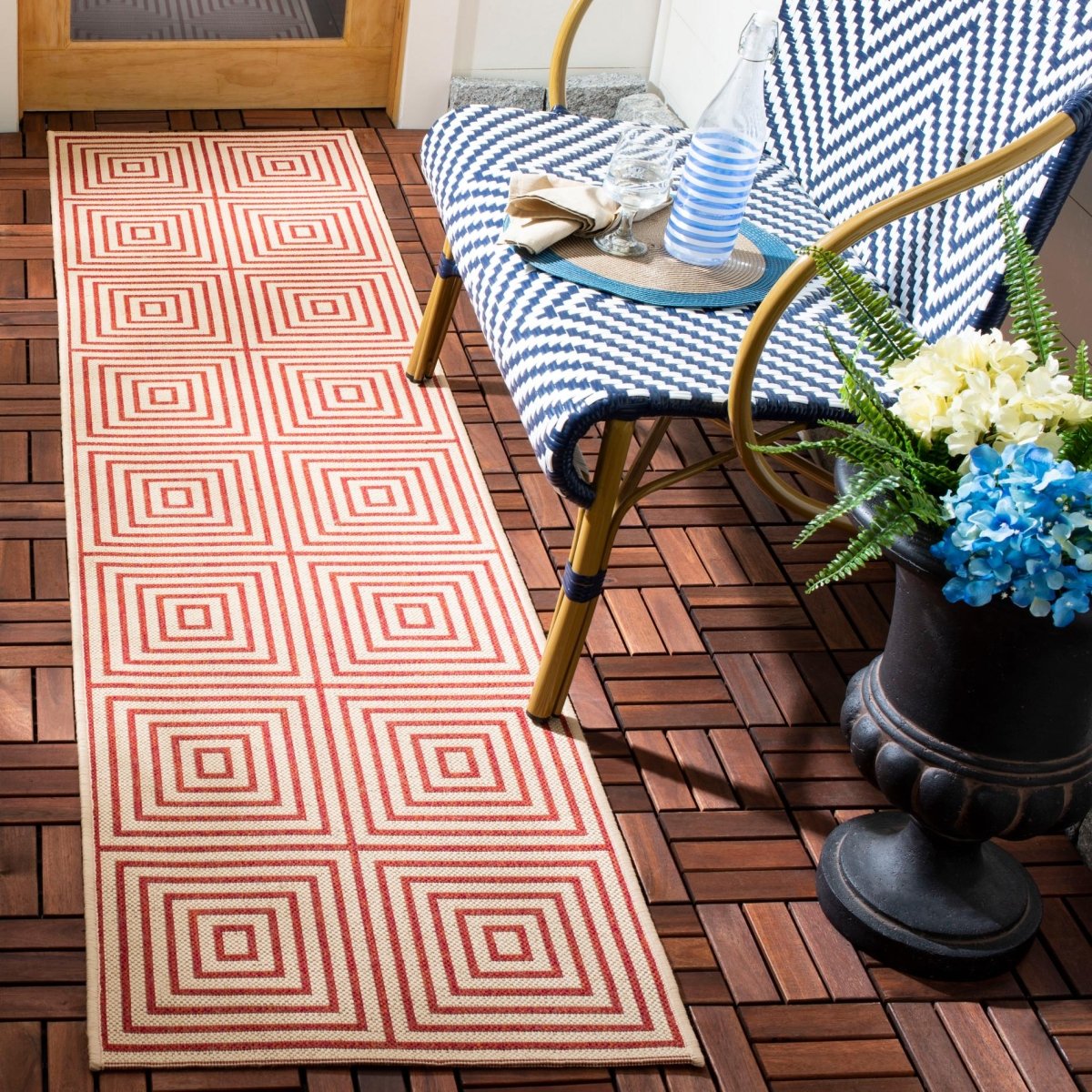 Safavieh Beach House Bhs123Q Red/Creme Rugs.