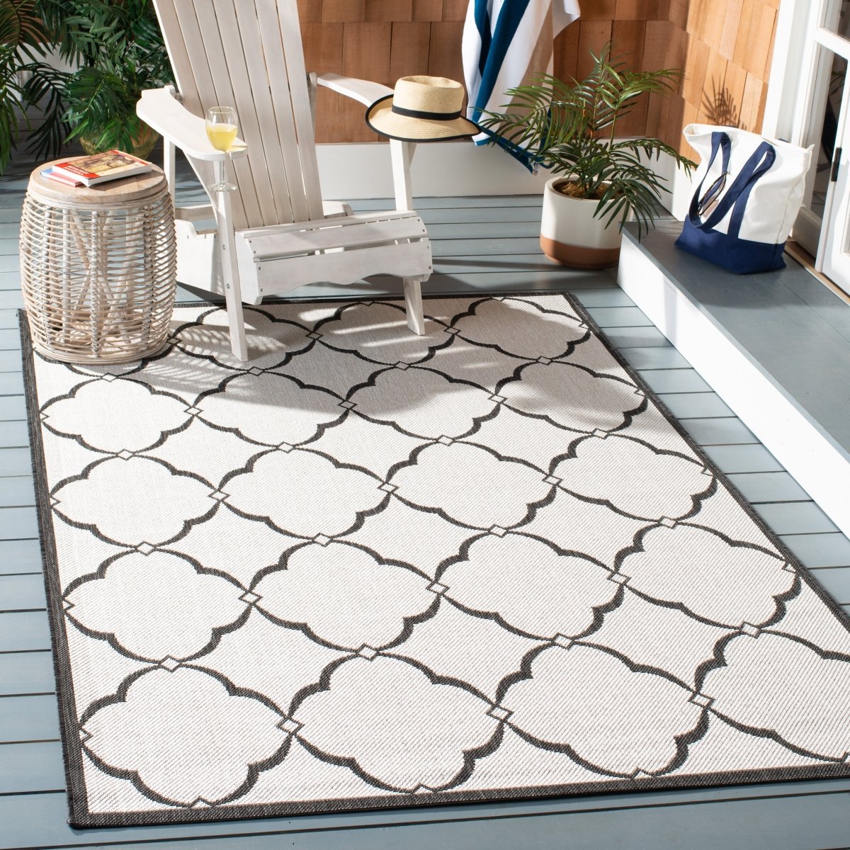 Safavieh Beach House Bhs125A Light Grey/Charcoal Rug.