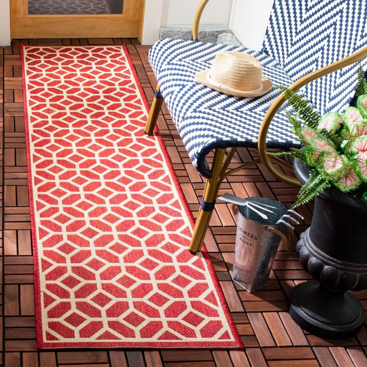 Safavieh Beach House Bhs127Q Red/Creme Rugs.