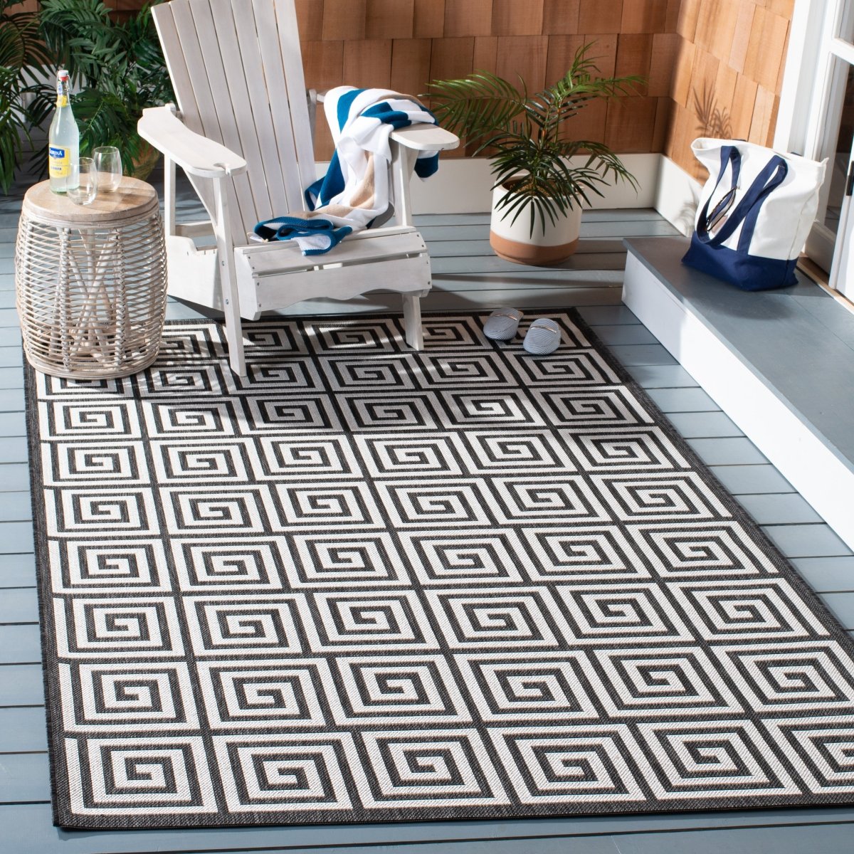 Safavieh Beach House Bhs129A Light Grey/Charcoal Rug.