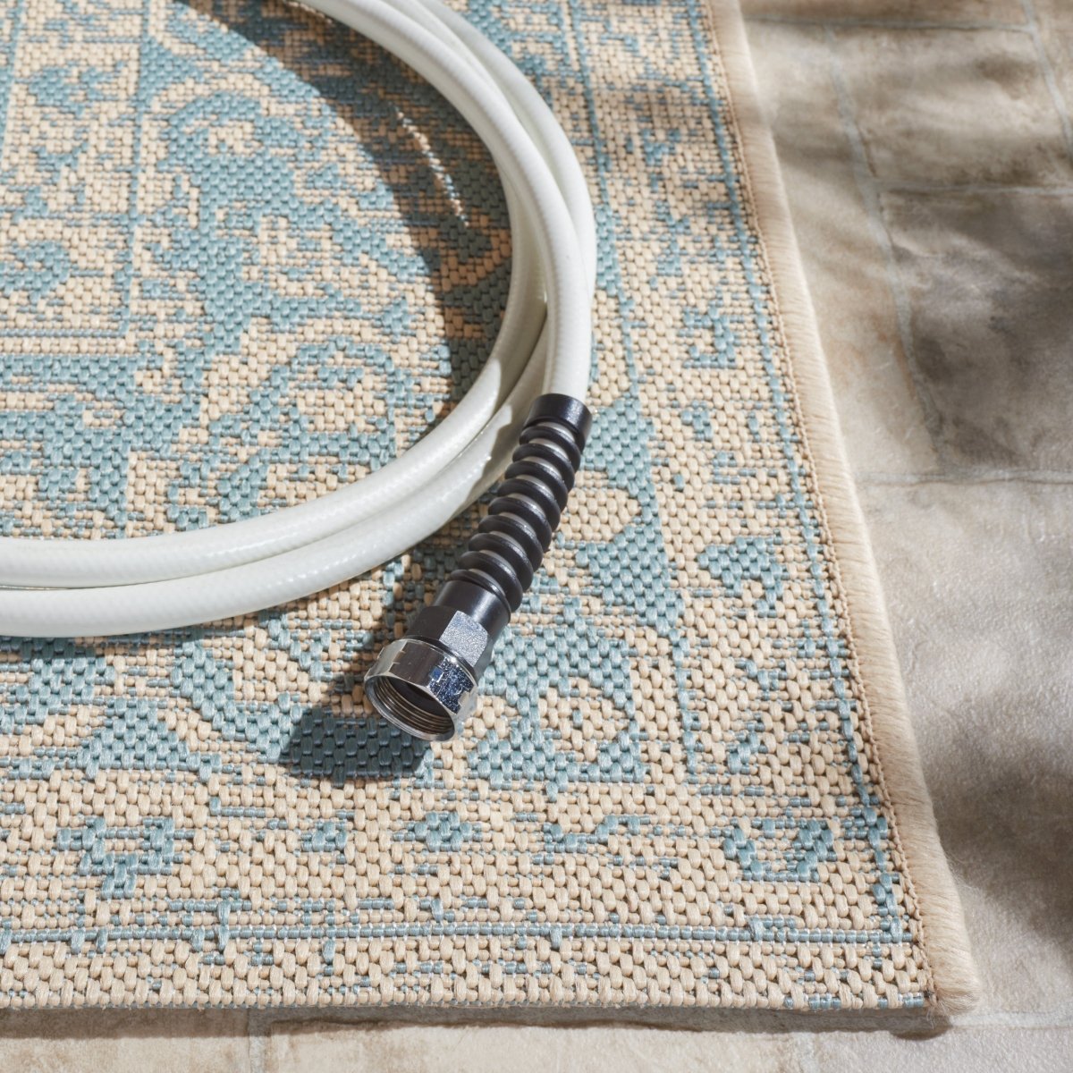 Safavieh Beach House Bhs137K Aqua/Cream Rugs.