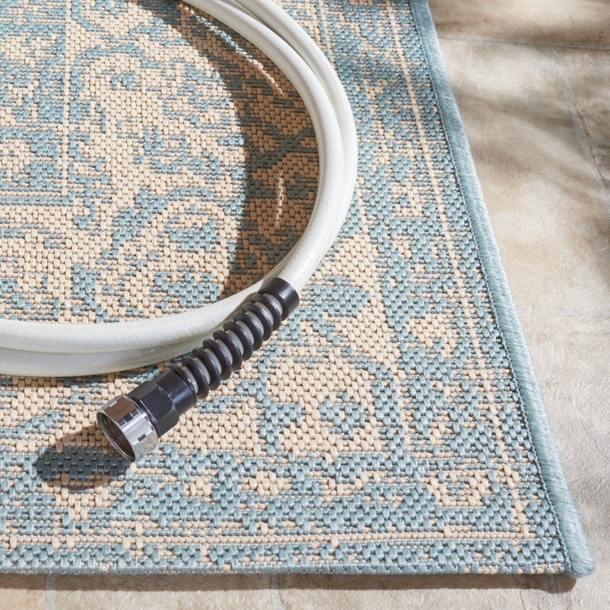 Safavieh Beach House Bhs137L Cream/Aqua Rugs.
