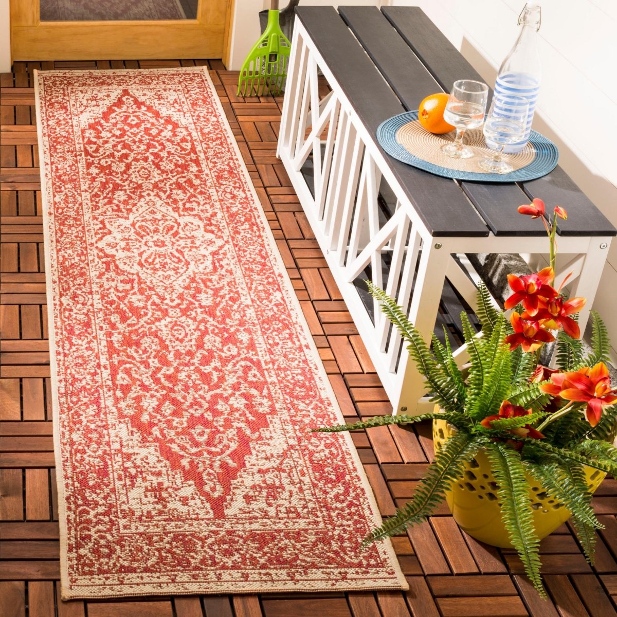 Safavieh Beach House Bhs137Q Red/Creme Rugs.
