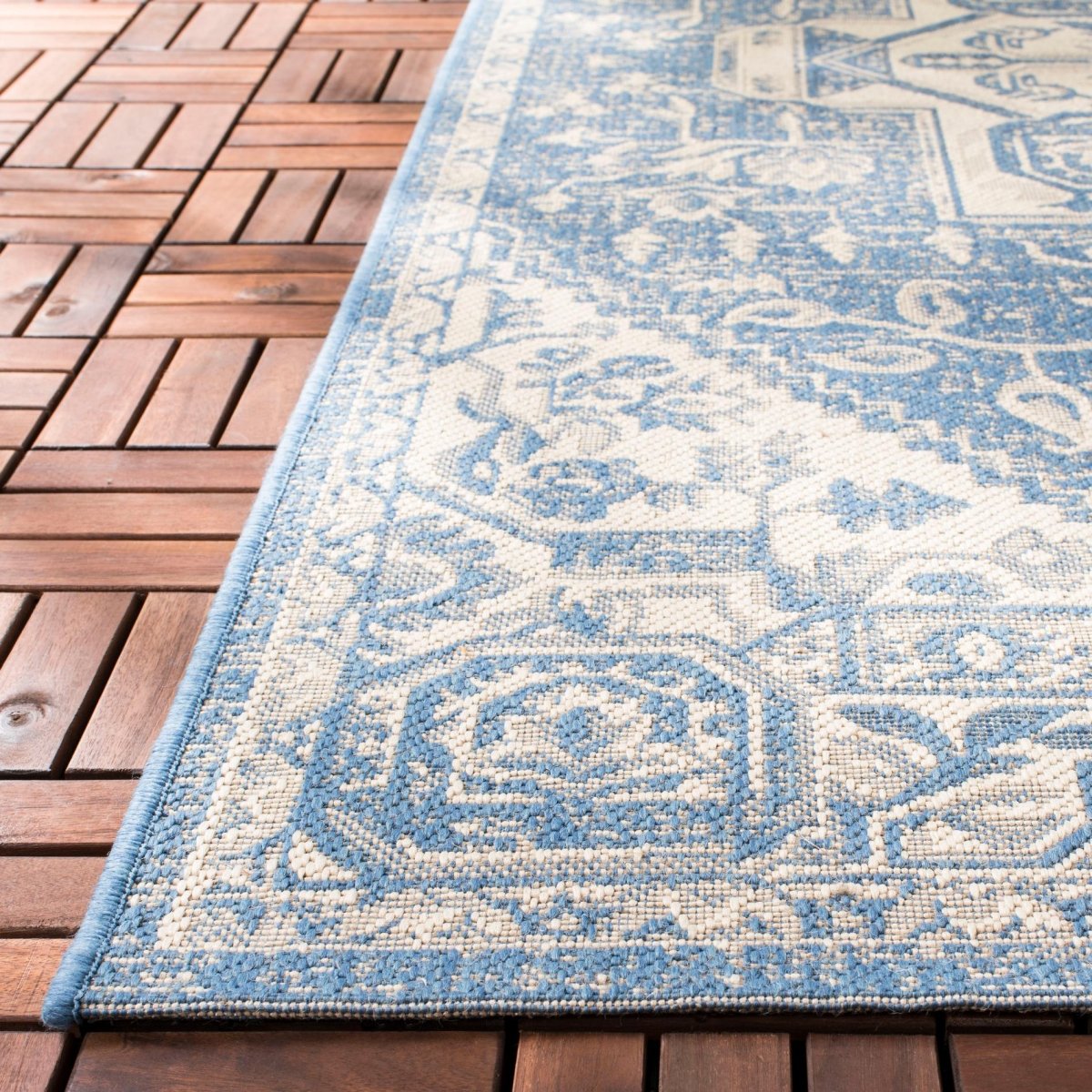 Safavieh Beach House Bhs138N Cream/Blue Rugs.