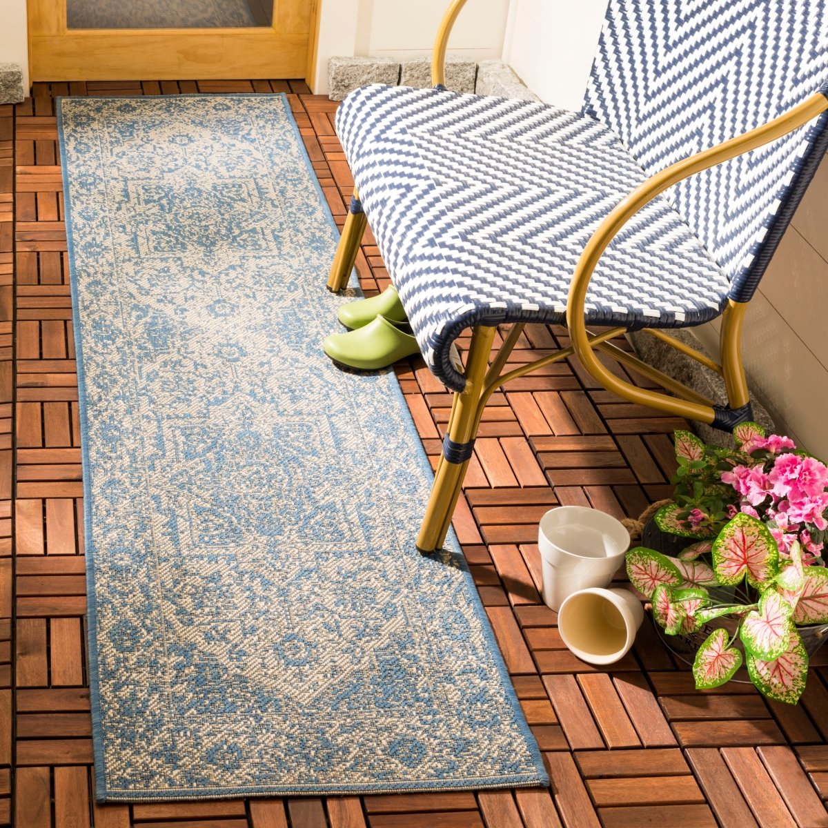 Safavieh Beach House Bhs139N Cream/Blue Rugs.