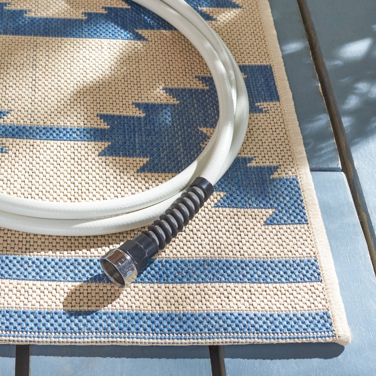 Safavieh Beach House Bhs171M Blue/Creme Rugs.