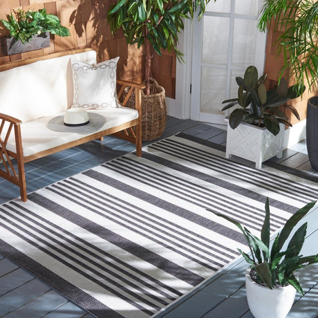 Safavieh Beach House Bhs222F Light Grey/Charcoal Rugs.