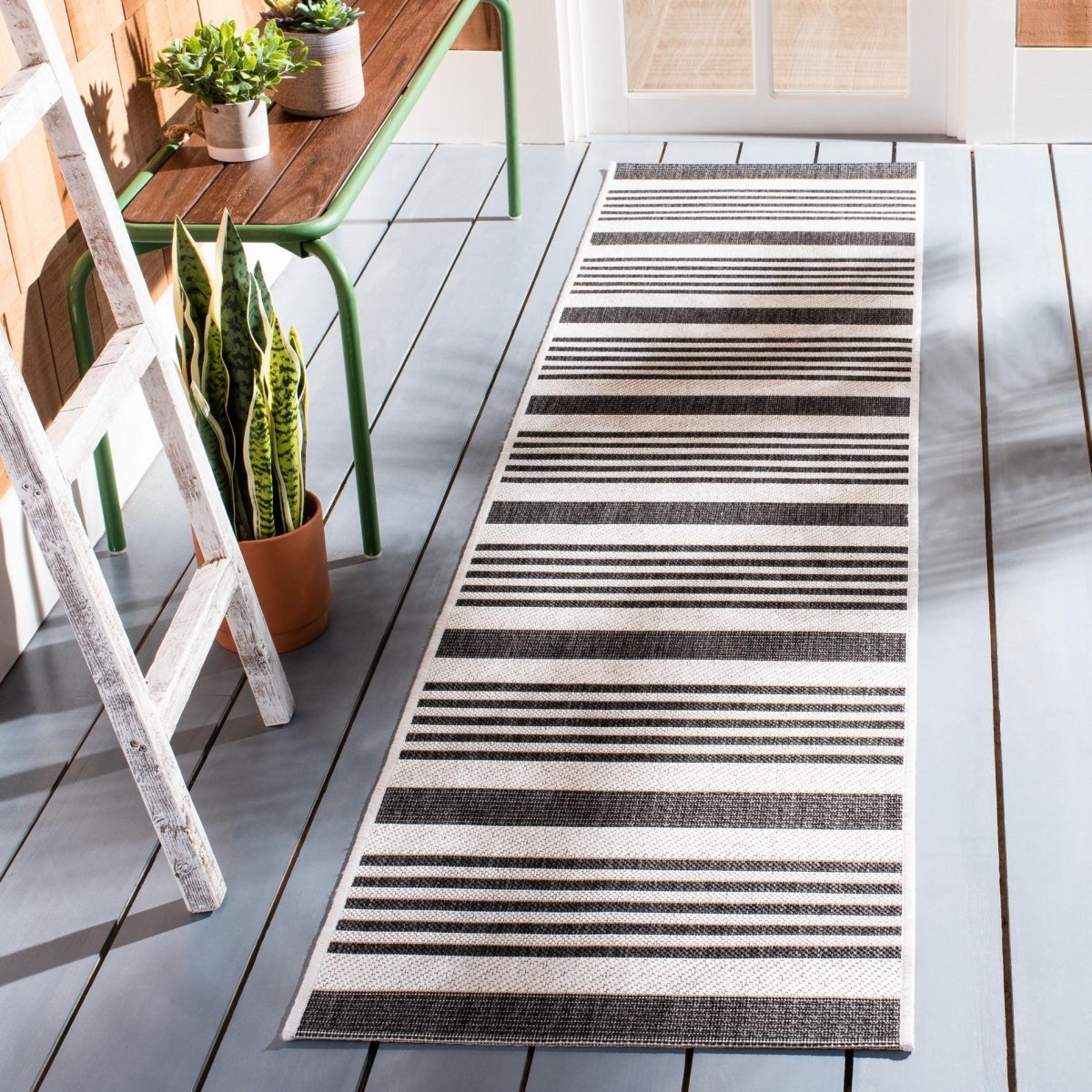 Safavieh Beach House Bhs222F Light Grey/Charcoal Rugs.