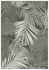 Safavieh Beach House 5'-3" x 7'-6" Rug in Green / Ivory