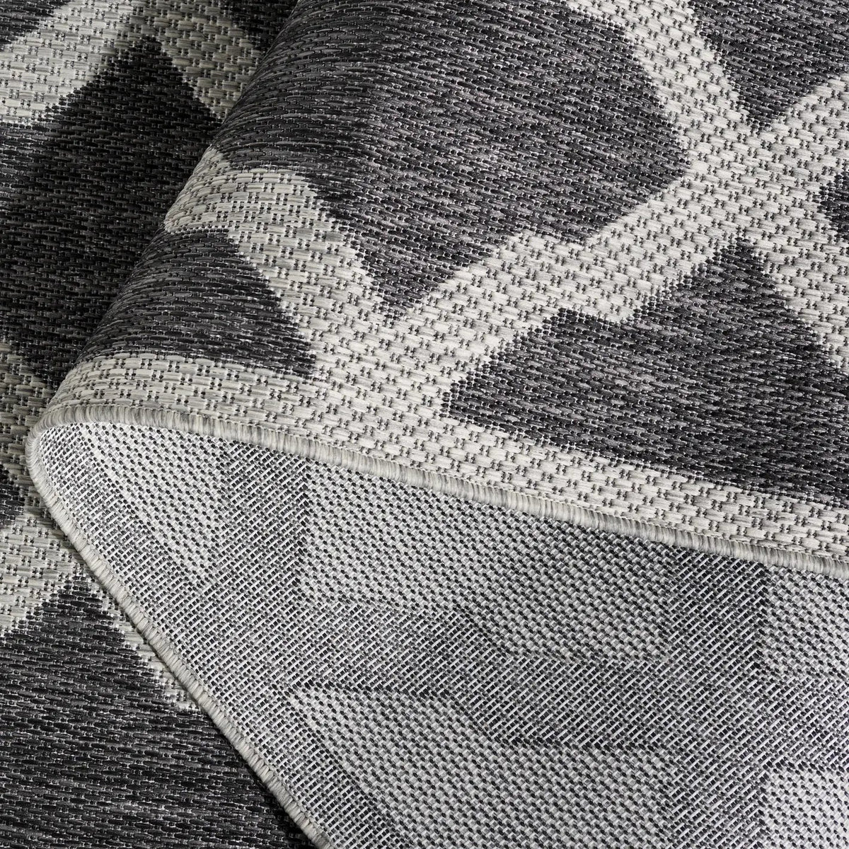 Safavieh Beach House 4'-0" x 6'-0" Rug in Charcoal / Grey
