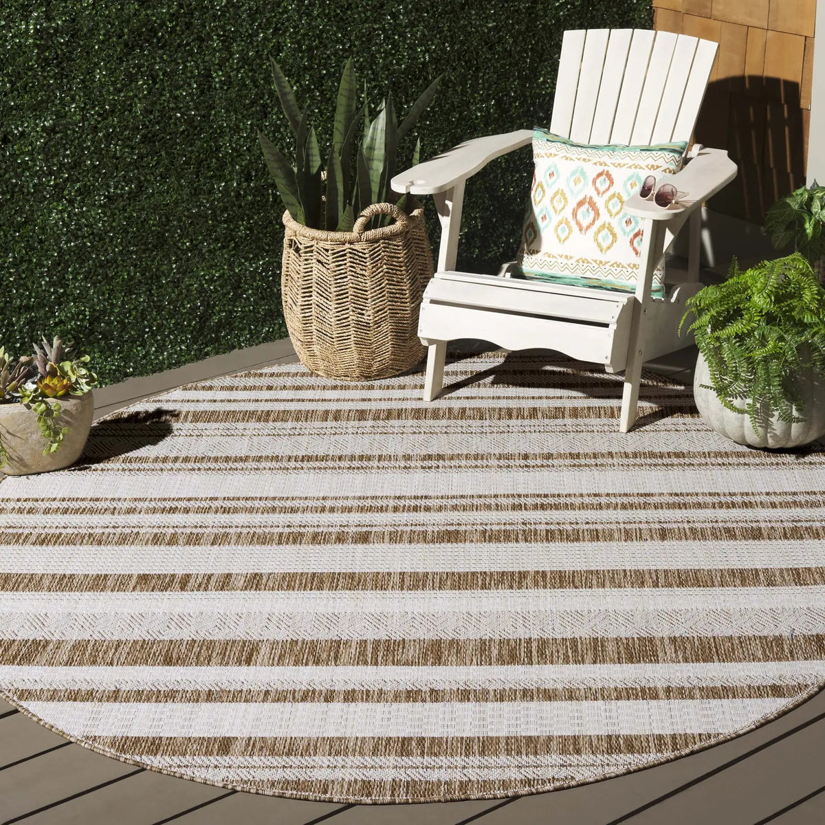 Safavieh Beach House 6'-7" x 6'-7" Rug in Navy / Ivory