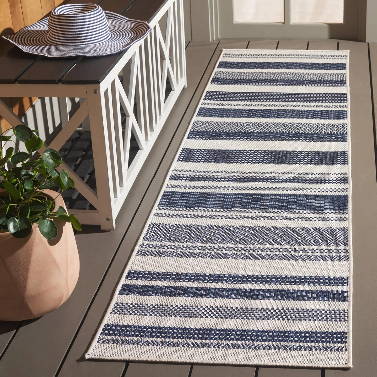 Safavieh Beach House 2'-0" x 8'-0" Rug in Brown / Ivory