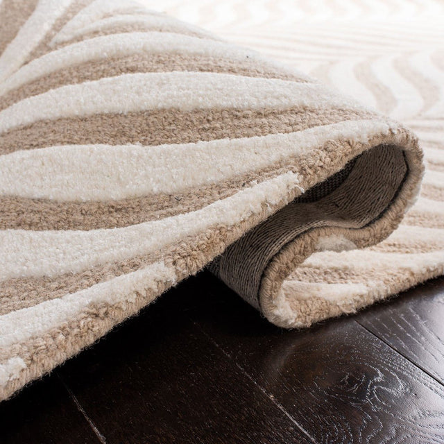 Safavieh Bella Bel135A Sand / Ivory Rugs - bel135a-5sq