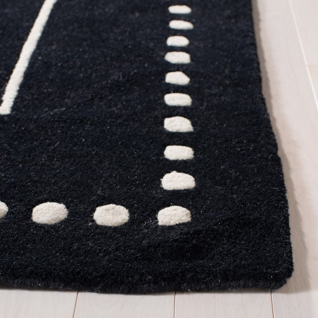 Safavieh Bella Bel151E Black/Ivory Rug - bel151e-3sq