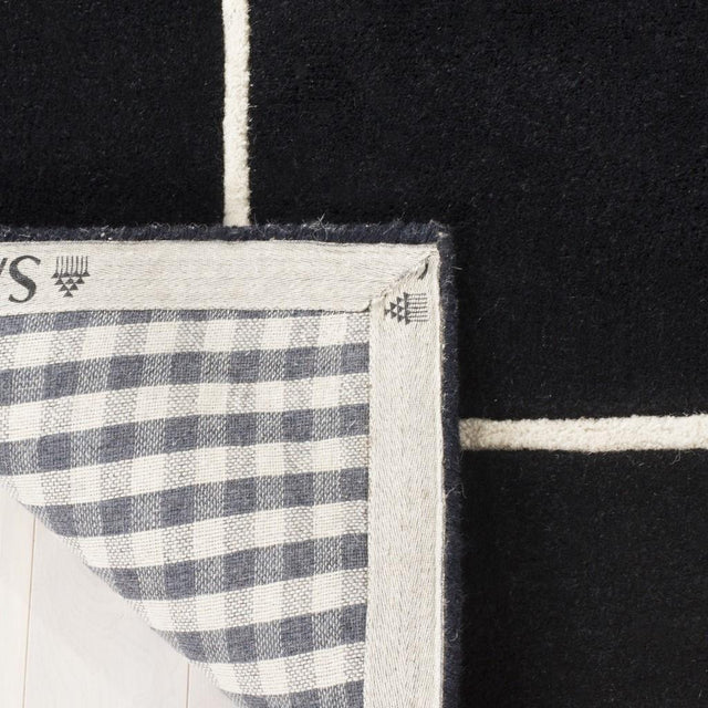 Safavieh Bella Bel151E Black/Ivory Rug - bel151e-3sq