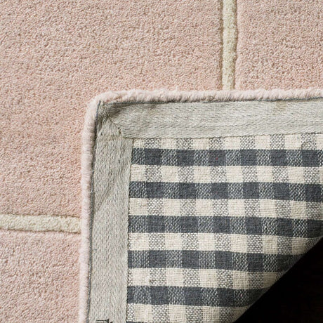 Safavieh Bella Bel151M Light Pink/Ivory Rug.