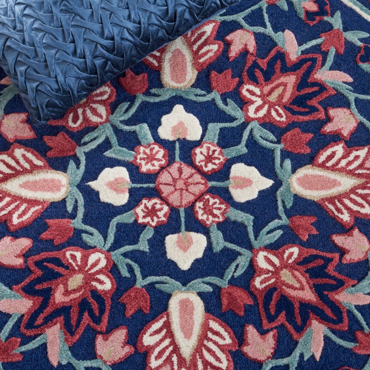 Safavieh Bellagio Blg601N Navy/Ivory Rug.