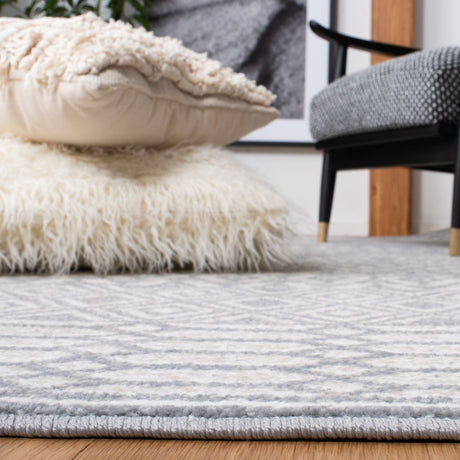Safavieh Belmont Bmt132A Ivory/Grey Rugs.