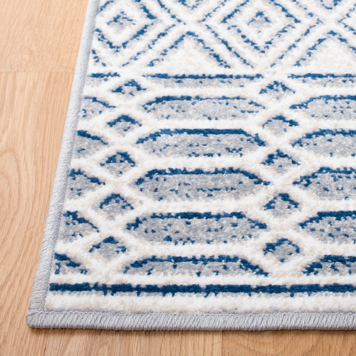 Safavieh Belmont Bmt132B Ivory/Navy Rugs.